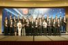 利嘉閣董事總經理廖偉強先生頒獎予七月份「百萬雄獅」。